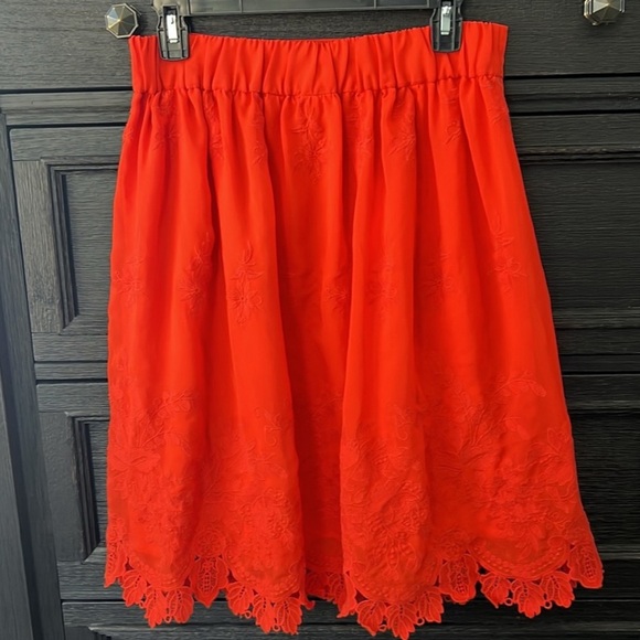 Eva Mendes LIKE NEW Pocketed Floral Embroidered Skirt - Red - Sz Medium - Picture 7 of 13